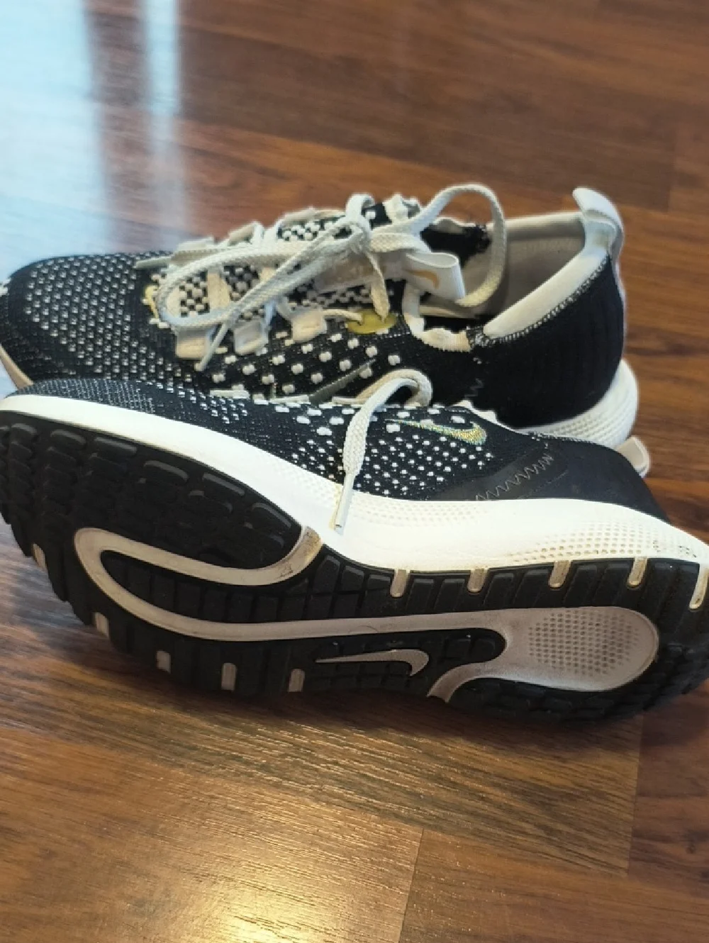 Women's Size 7.5 Nike React Escape Runners - Picture 4 of 8